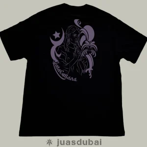 Camiseta negra y morada gata cattana atrás