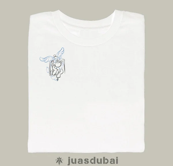 Camiseta blanca con la cabeza en las nubes