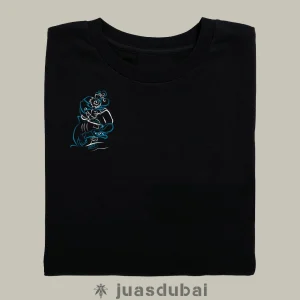 Camiseta negra pescando pulpos