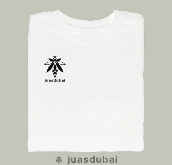 Camiseta blanca y negra pukemoni